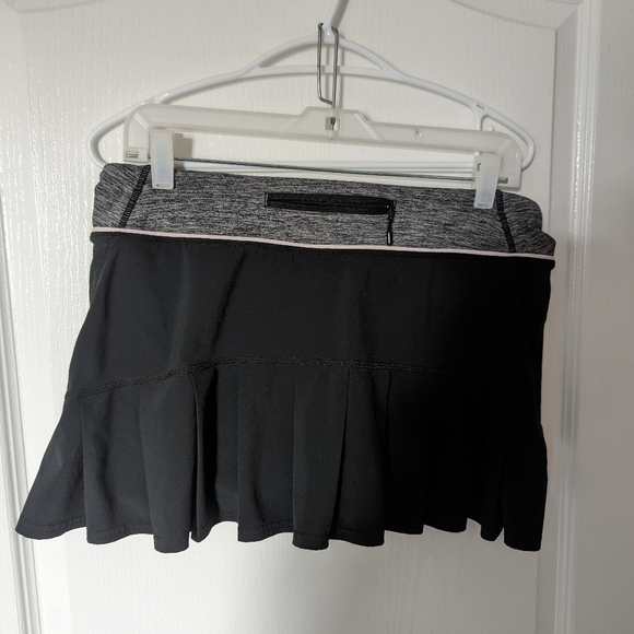 Black lululemon skort - Picture 4 of 8